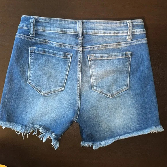 Zenana denim shorts with raw hem. Size M, gently worn. 4”inseam - Picture 2 of 2